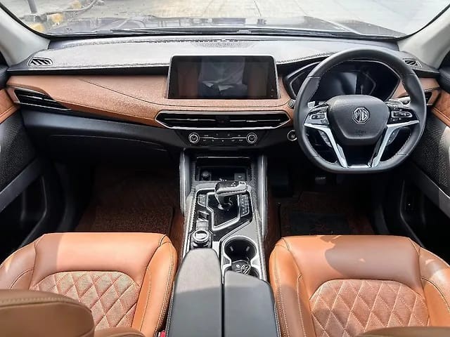 Second-hand 2023 MG Gloster Savvy 4x2 7Str for sale in Mumbai-8