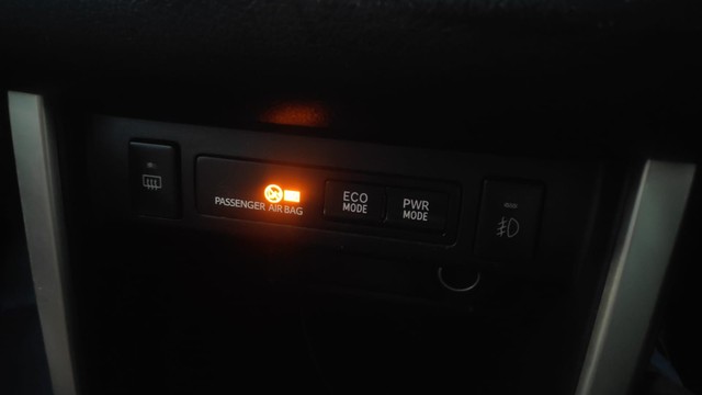 Second-hand 2019 Toyota Innova Crysta 2.4 G Plus MT 8S BSIV for sale in Bangalore-16