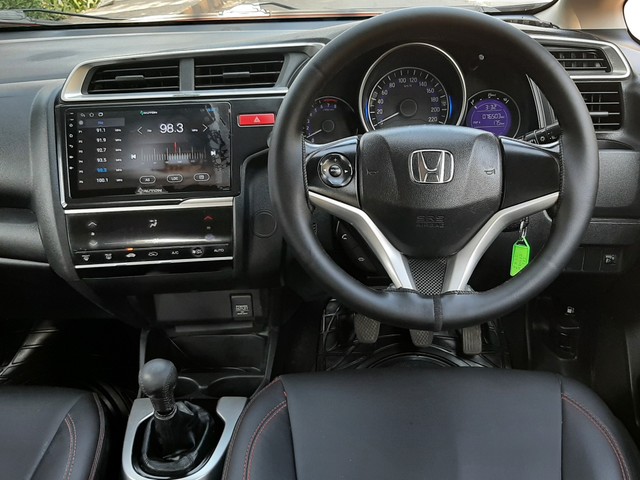 Second-hand 2015 Honda Jazz 1.2 VX i VTEC for sale in Mumbai-14