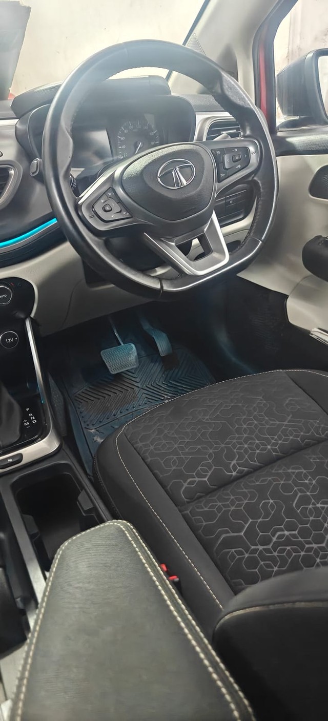 Second-hand 2022 Tata Altroz XZA Opt DCT for sale in New Delhi-14