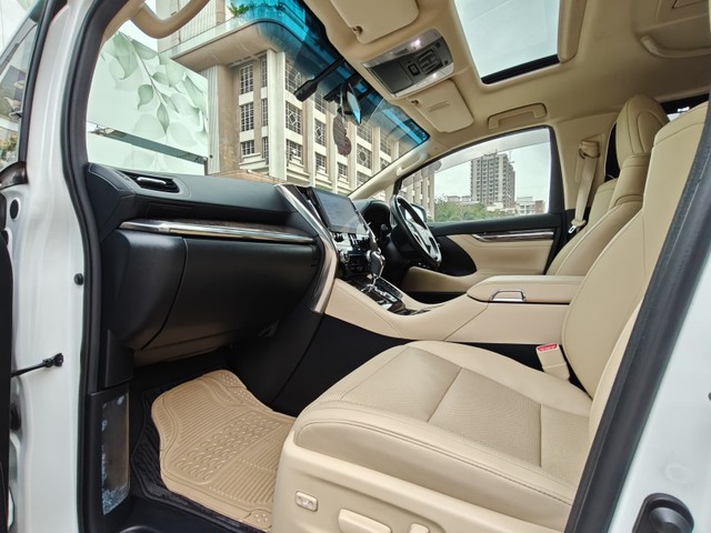 Second-hand 2020 Toyota Vellfire Executive Lounge BSVI for sale in Mumbai-23
