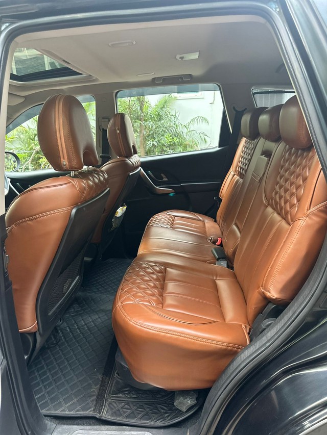 Second-hand 2019 Mahindra XUV500 W9 AT BSIV for sale in New Delhi-10
