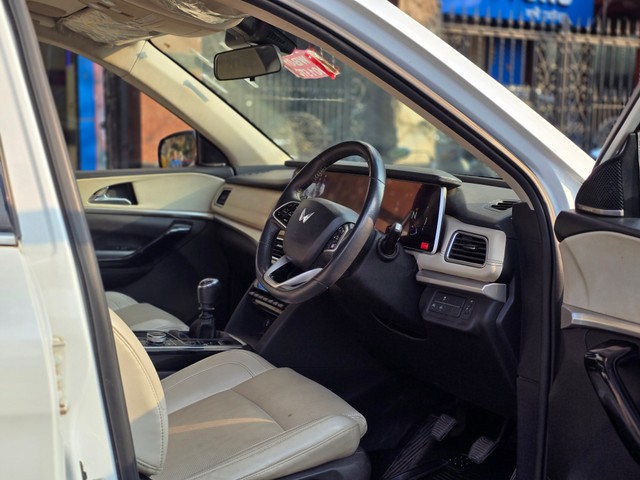 Second-hand 2024 Mahindra XUV700 AX7L 7Str Diesel for sale in Kolkata-9