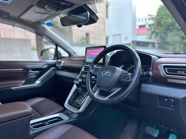 Second-hand 2023 Toyota Innova Hycross ZX(O) Hybrid BSVI for sale in New Delhi-2