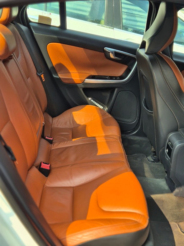 Second-hand 2015 Volvo XC60 D5 Summum for sale in Vadodara-15