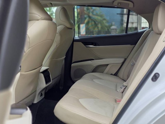 Second-hand 2022 Toyota Camry Hybrid 2.5 for sale in Mumbai-11