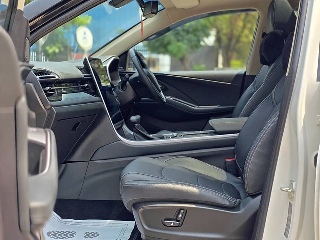 Second-hand 2024 MG Hector Sharp Pro SNOWSTORM CVT 2024-2025 for sale in Mumbai-7