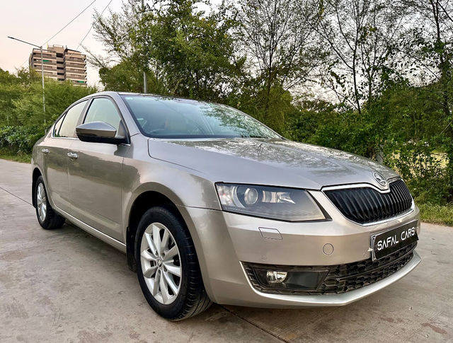 Skoda Octavia 2.0 TDI AT Style Second-hand 2017 Skoda Octavia 2.0 TDI AT Style for sale in Ahmedabad