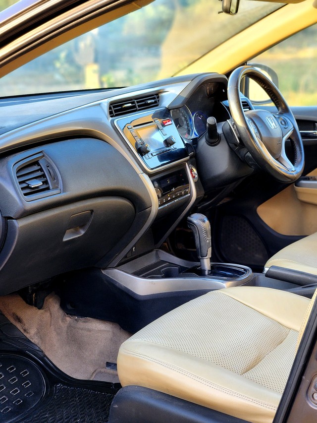 Second-hand 2015 Honda City i VTEC CVT VX for sale in New Delhi-30