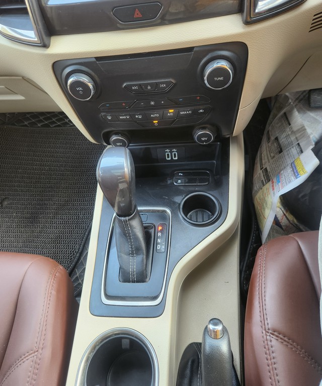 Ford Endeavour 2.2 Titanium AT 4X2 Second-hand 2016 Ford Endeavour 2.2 Titanium AT 4X2 for sale in New Delhi-12