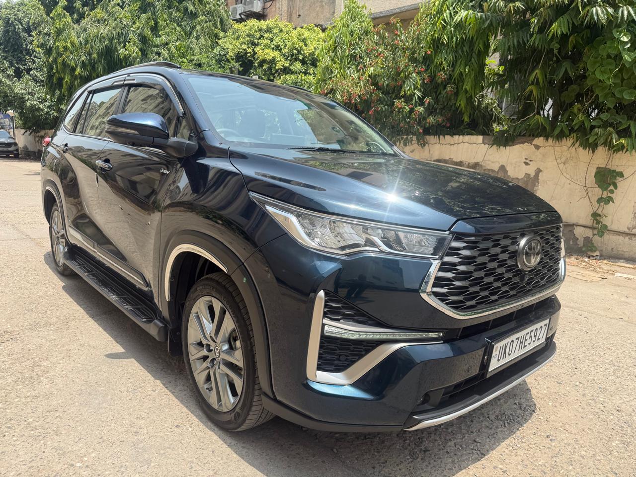 Buy Used Toyota Innova Hycross ZX Optional Hybrid of 2025 model