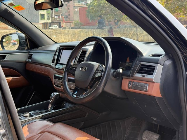 Second-hand 2020 Mahindra Alturas G4 4X4 AT for sale in New Delhi-12