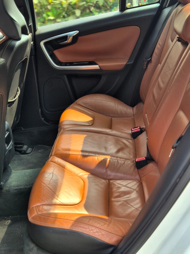 Second-hand 2015 Volvo XC60 D5 Summum for sale in Vadodara-14