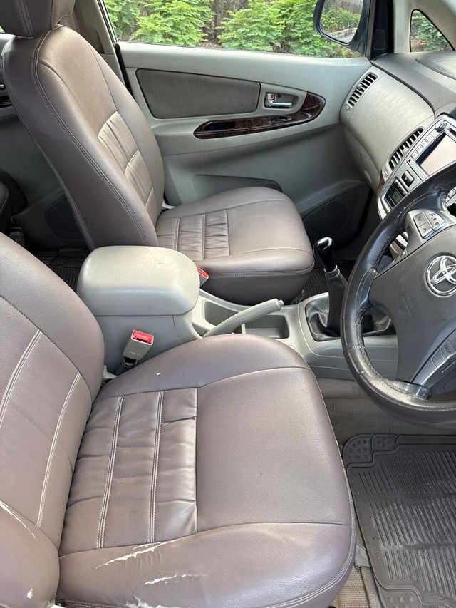 Second-hand 2014 Toyota Innova 2.5 VX (Diesel) 7 Seater for sale in Hyderabad-11