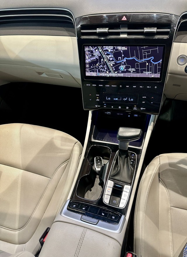 Second-hand 2023 Hyundai Tucson Signature Diesel 4WD AT for sale in Madurai-6