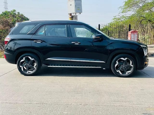 Hyundai Alcazar 1.5 Signature (O) 7-Seater Diesel AT Second-hand 2022 Hyundai Alcazar 1.5 Signature (O) 7-Seater Diesel AT for sale in Mumbai-1