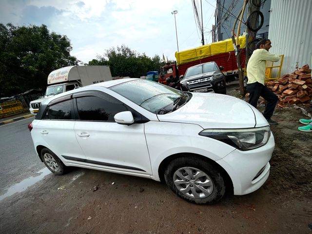 Hyundai i20 स्पोर्टज़ 1.2 Second-hand 2015 Hyundai i20 स्पोर्टज़ 1.2 for sale in New Delhi