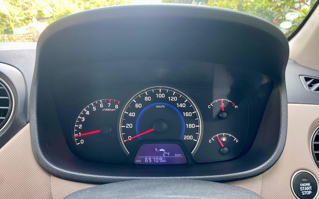 Hyundai Grand i10 Asta Second-hand 2016 Hyundai Grand i10 Asta for sale in Chennai-10