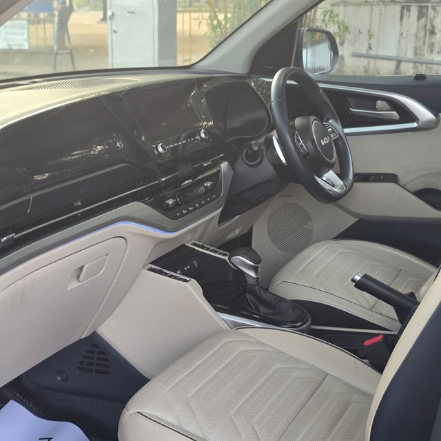 Kia Carens Luxury Plus Diesel AT 6 STR BSVI Second-hand 2022 Kia Carens Luxury Plus Diesel AT 6 STR BSVI for sale in Chennai-9