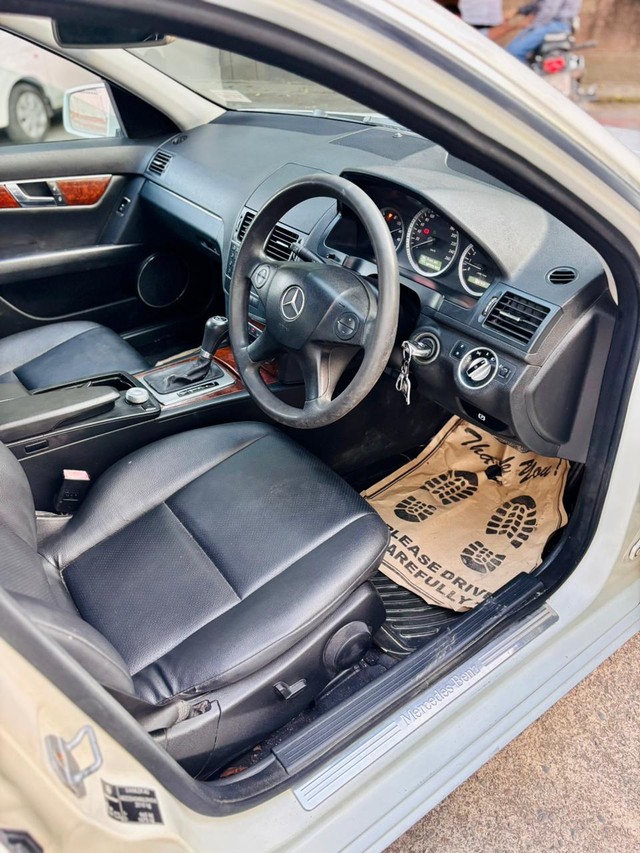 Second-hand 2011 Mercedes-Benz C-Class C 200 CGI Avantgarde for sale in New Delhi-8