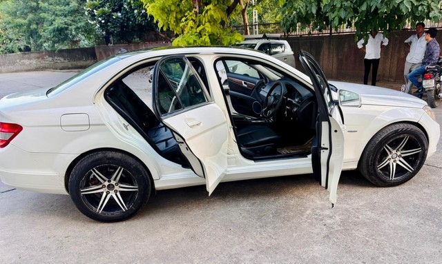 Second-hand 2011 Mercedes-Benz C-Class C 200 CGI Avantgarde for sale in New Delhi-7