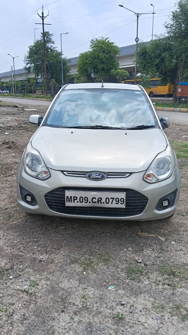 Ford Figo Diesel Titanium Second-hand 2014 Ford Figo Diesel Titanium for sale in Dewas