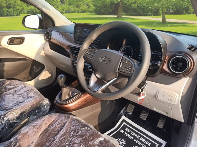 Second-hand 2023 Hyundai Aura S for sale in New Delhi-9