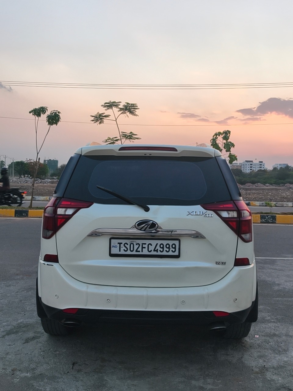 Buy Used Mahindra XUV500 W11 FWD Diesel of 2019 model @ 11,75,000 INR ...