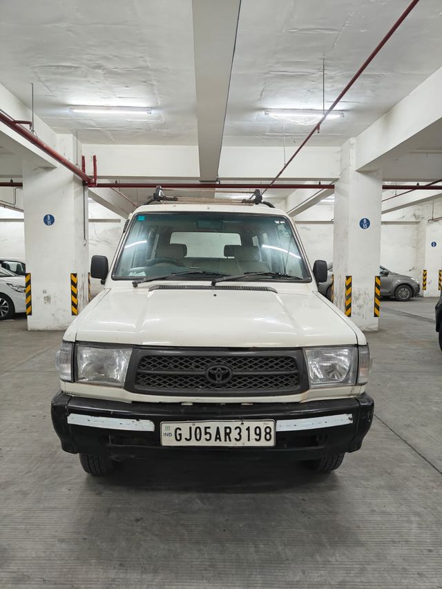 Toyota Qualis RST Second-hand 2001 Toyota Qualis RST for sale in Ahmedabad