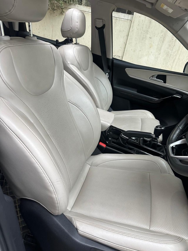 Second-hand 2022 Mahindra XUV700 AX5 7 Str BSVI for sale in Bangalore-9