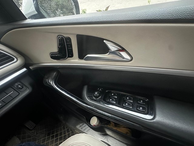 Second-hand 2022 Mahindra XUV700 AX5 7 Str BSVI for sale in Bangalore-12