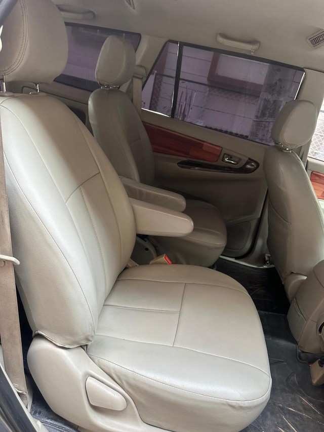 Second-hand 2012 Toyota Innova 2.5 VX (Diesel) 7 Seater for sale in Bangalore-9
