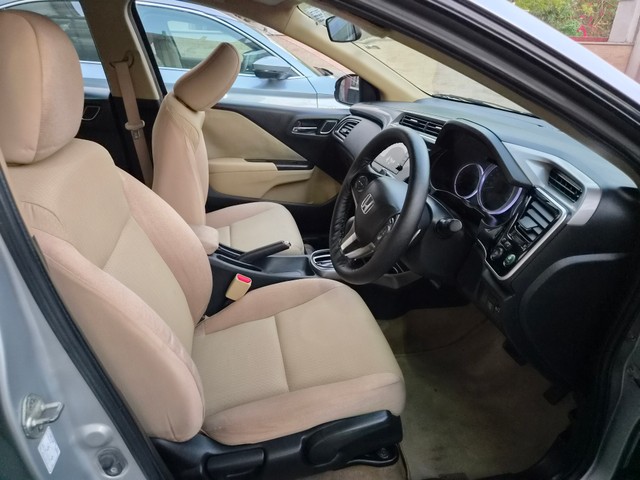 Second-hand 2017 Honda City i-VTEC CVT V for sale in New Delhi-4