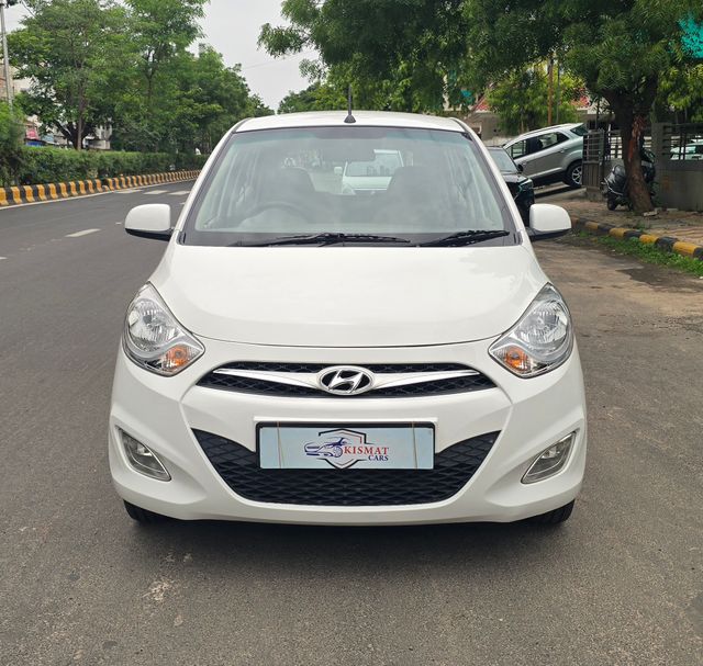 Hyundai i10 Sportz 1.1L Second-hand 2015 Hyundai i10 Sportz 1.1L for sale in Ahmedabad