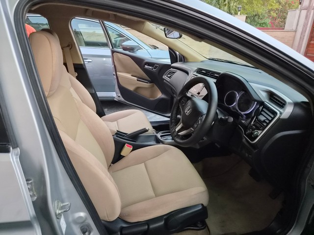 Second-hand 2017 Honda City i-VTEC CVT V for sale in New Delhi-5