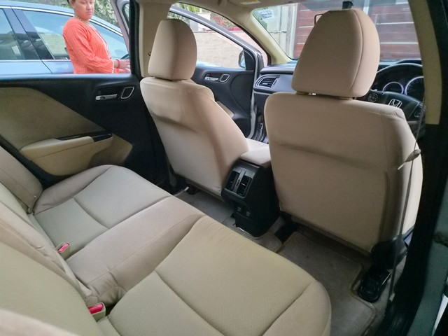 Second-hand 2017 Honda City i-VTEC CVT V for sale in New Delhi-7