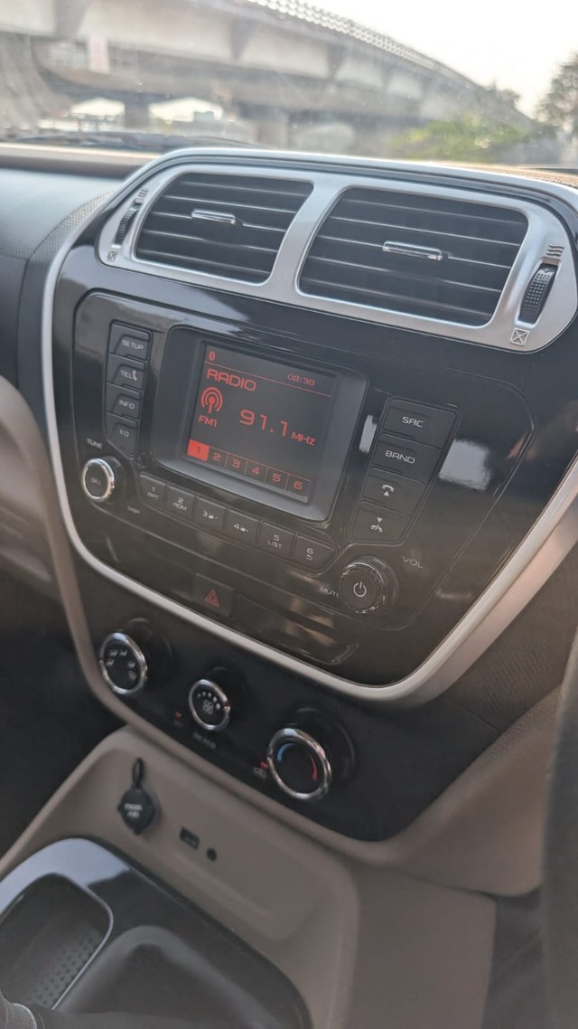 Second-hand 2016 Mahindra TUV 300 T8 for sale in Kalyan-15