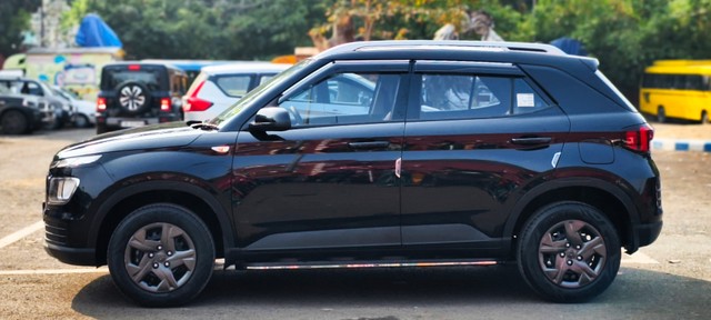 Second-hand 2025 Hyundai Venue S for sale in Kolkata-5