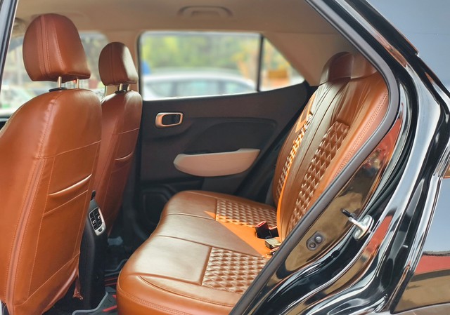 Second-hand 2025 Hyundai Venue S for sale in Kolkata-13