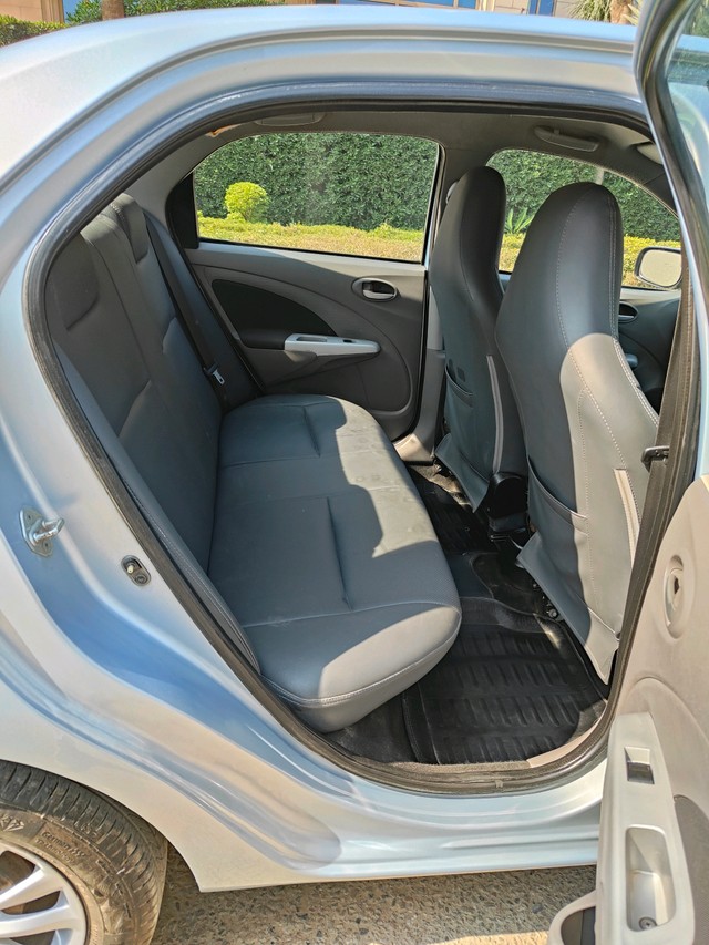 Second-hand 2011 Toyota Etios V for sale in New Delhi-9