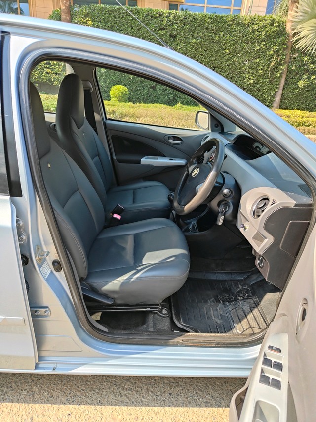 Second-hand 2011 Toyota Etios V for sale in New Delhi-8