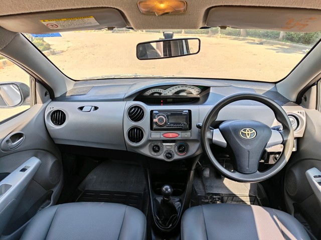 Second-hand 2011 Toyota Etios V for sale in New Delhi-4