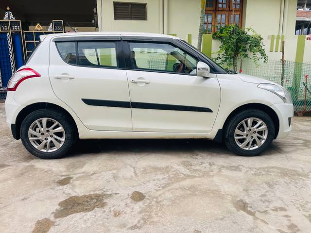 https://images10.gaadi.com/usedcar_image/C24A6B09-C525-4A88-B08D-BC8DCA9F9469/original/c1b5bf24-3d5a-4875-ad56-c7299dafa582.jpg?imwidth=6401
