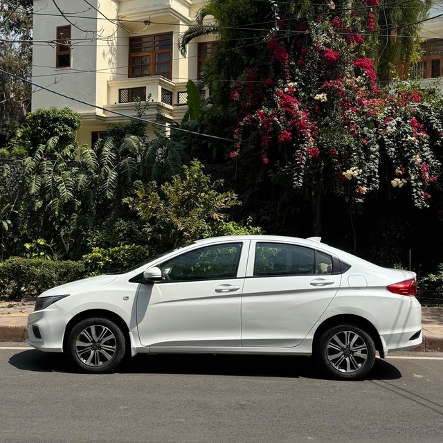 Second-hand 2019 Honda City SV MT for sale in New Delhi-3