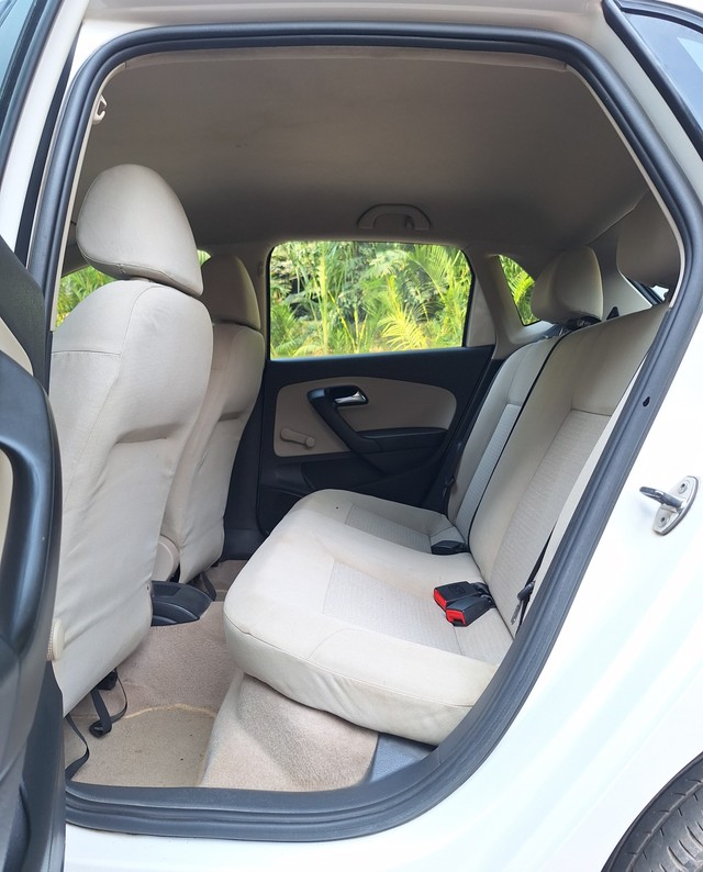 Second-hand 2010 Volkswagen Polo Petrol Trendline 1.2L for sale in Pune-9