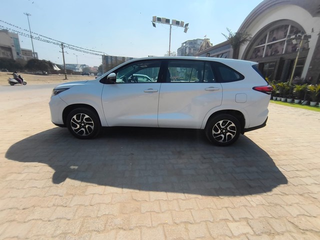 Second-hand 2023 Maruti Invicto Zeta Plus 7Str for sale in New Delhi-2