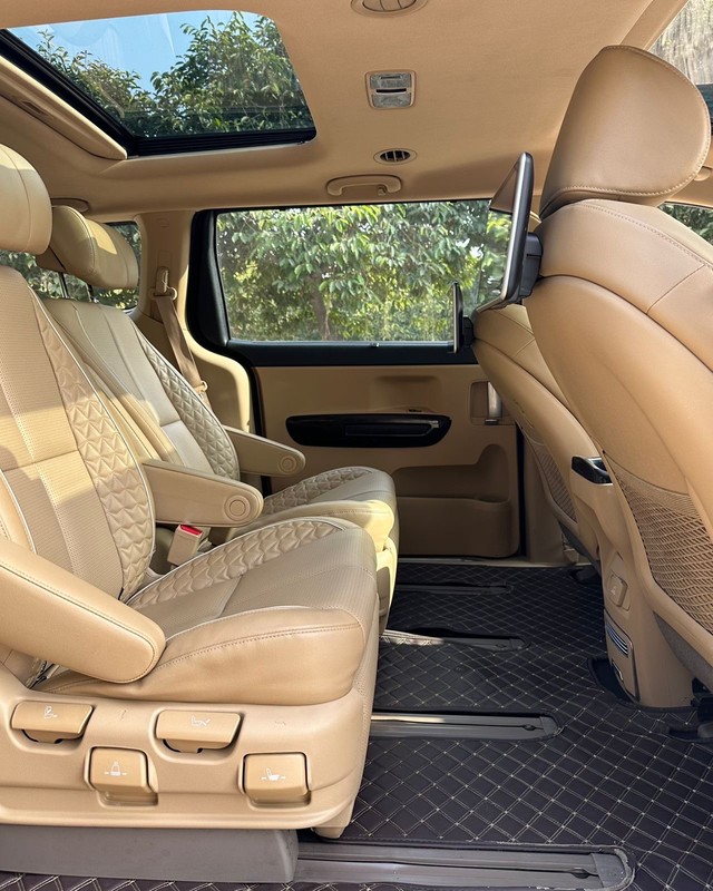 Second-hand 2021 Kia Carnival Limousine Plus for sale in New Delhi-5