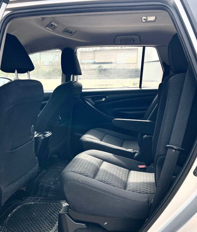 Toyota Innova Crysta 2.4 GX MT BSIV Second-hand 2017 Toyota Innova Crysta 2.4 GX MT BSIV for sale in New Delhi-12