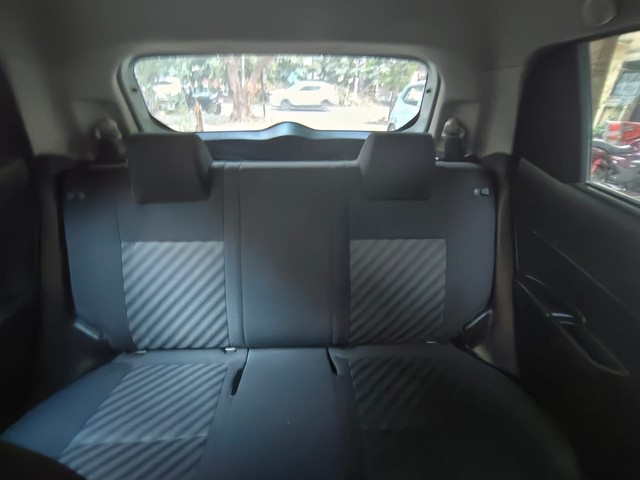 Second-hand 2020 Maruti Swift LXI for sale in New Delhi-7