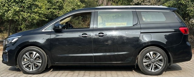 Second-hand 2021 Kia Carnival Limousine Plus for sale in New Delhi-3